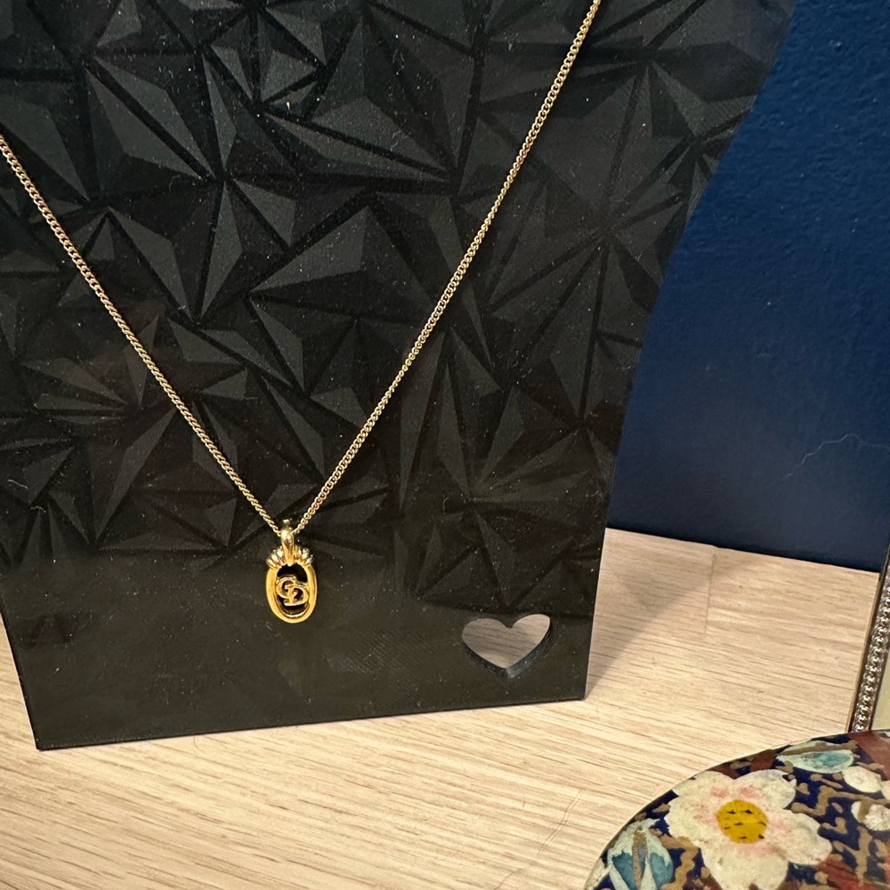 Christian Dior Vintage Gold Plated Oval CD Logo Pendant Necklace - Picture 3 of 6